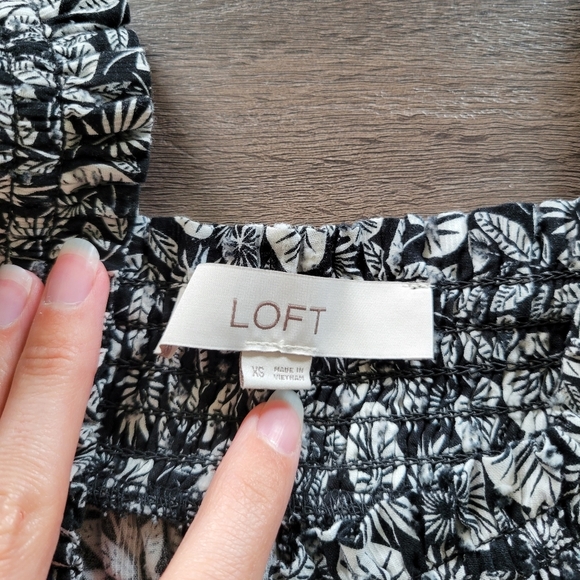 Loft Black and White Floral Textured Smocked Square Neck Top Size X-Small - Picture 2 of 5